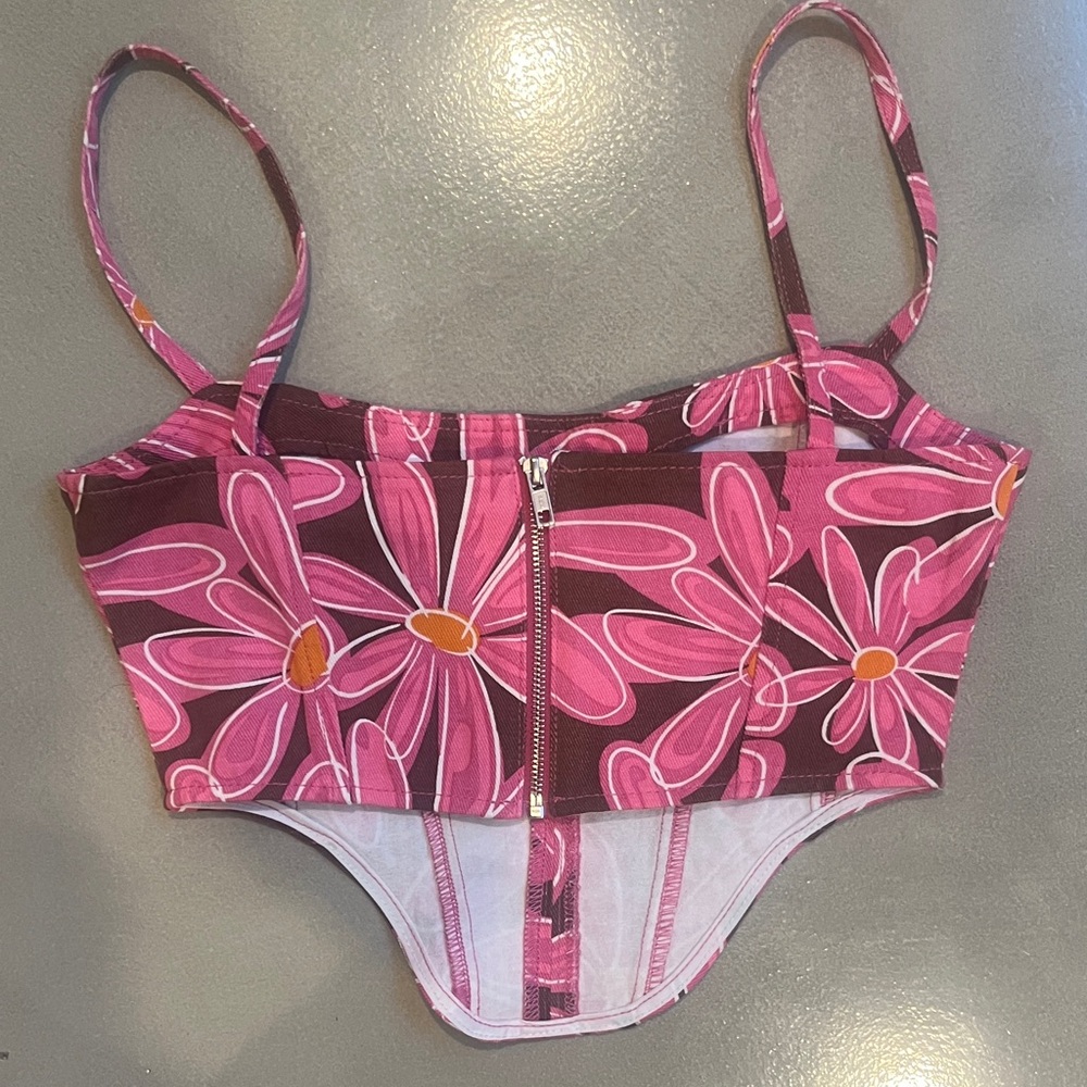 Pretty little thing Floral Pink women’s top - Picture 3 of 3